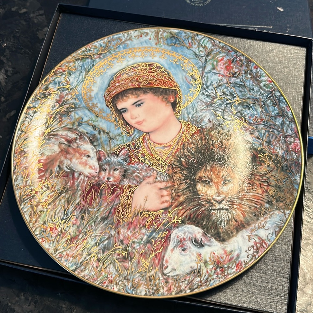 Edna Hibel Christmas Plate by Knowles 1989
Peaceful Kingdom